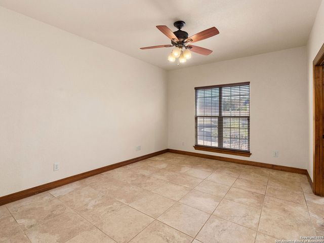 102 OAK VALLEY DR, Boerne, TX 78006