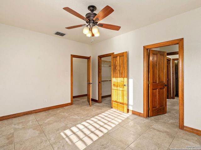 102 OAK VALLEY DR, Boerne, TX 78006