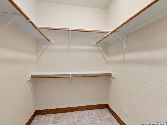 102 OAK VALLEY DR, Boerne, TX 78006