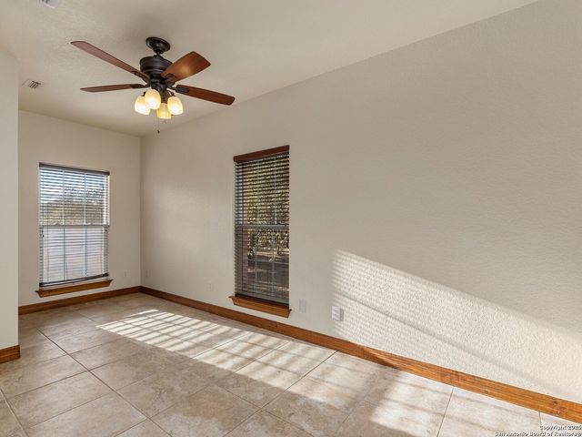 102 OAK VALLEY DR, Boerne, TX 78006