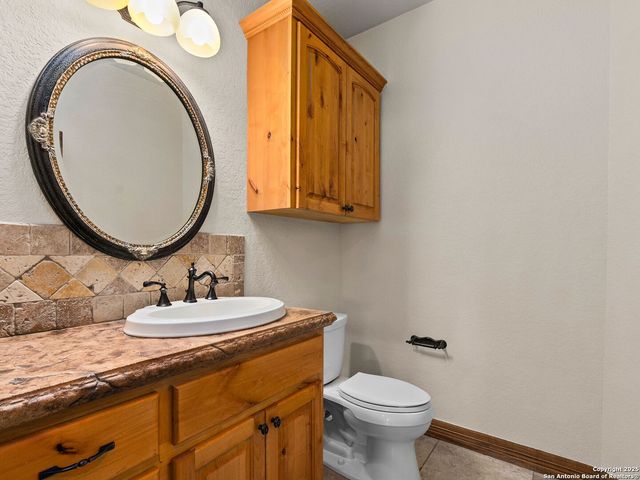 102 OAK VALLEY DR, Boerne, TX 78006