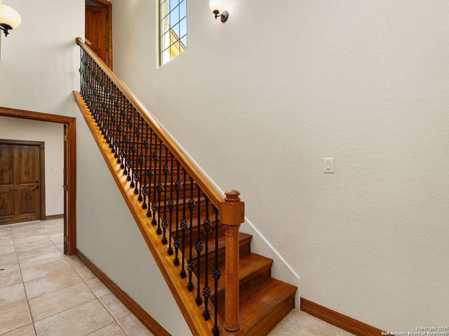 102 OAK VALLEY DR, Boerne, TX 78006