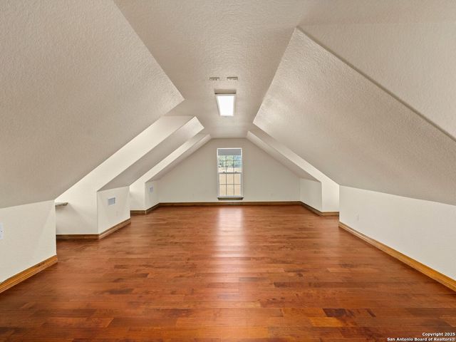 102 OAK VALLEY DR, Boerne, TX 78006