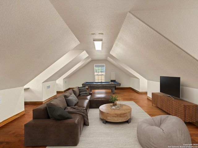 102 OAK VALLEY DR, Boerne, TX 78006