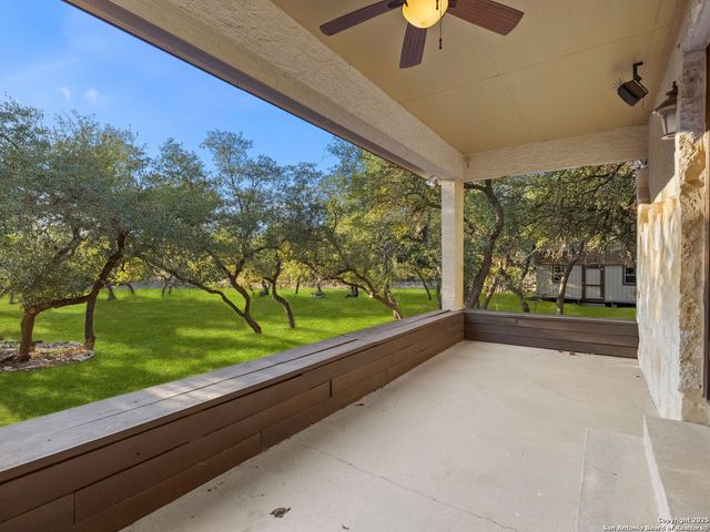102 OAK VALLEY DR, Boerne, TX 78006