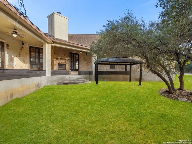 102 OAK VALLEY DR, Boerne, TX 78006