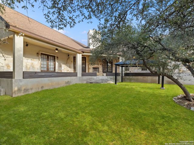 102 OAK VALLEY DR, Boerne, TX 78006