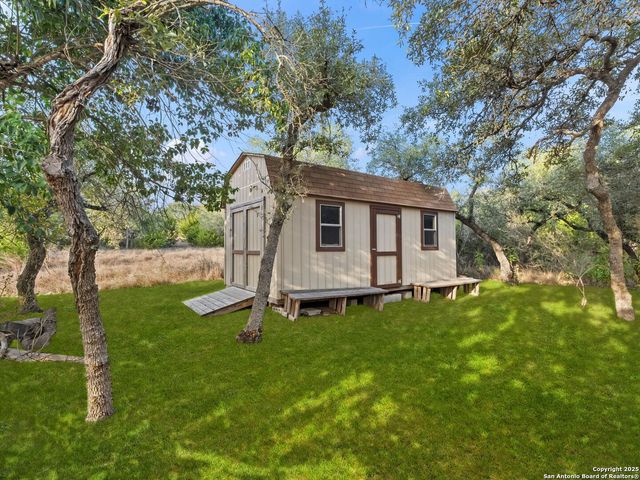 102 OAK VALLEY DR, Boerne, TX 78006