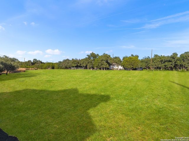 102 OAK VALLEY DR, Boerne, TX 78006