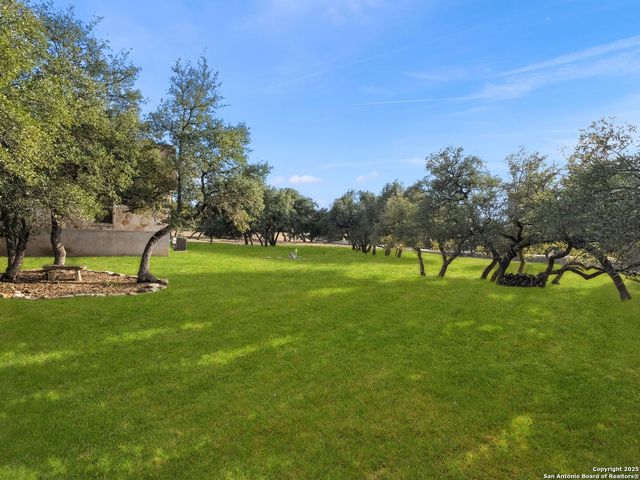 102 OAK VALLEY DR, Boerne, TX 78006