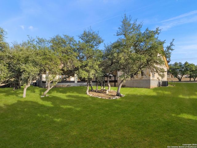 102 OAK VALLEY DR, Boerne, TX 78006
