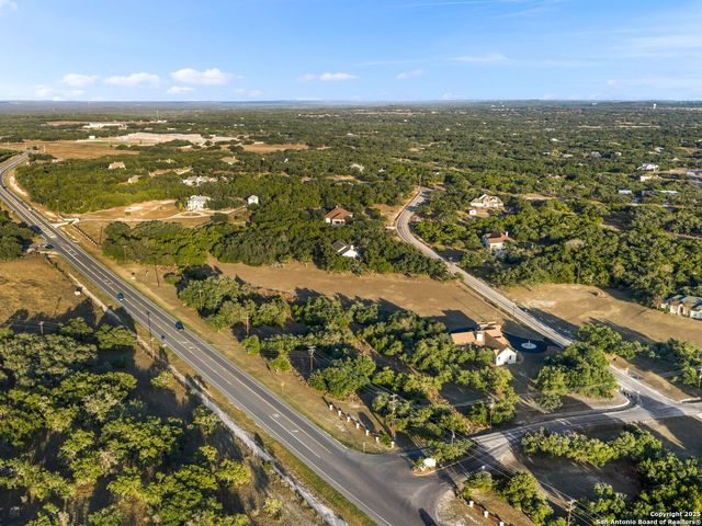 102 OAK VALLEY DR, Boerne, TX 78006