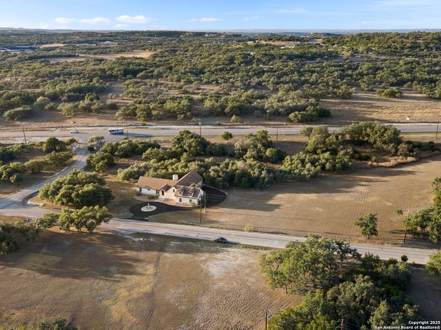 102 OAK VALLEY DR, Boerne, TX 78006