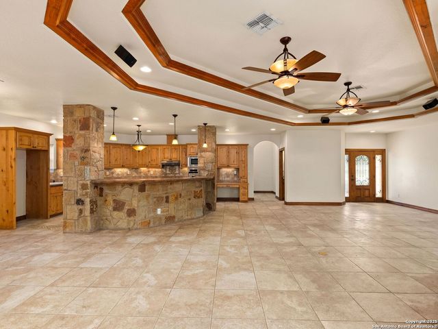 102 OAK VALLEY DR, Boerne, TX 78006