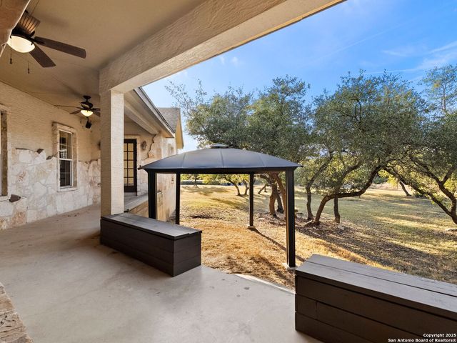 102 OAK VALLEY DR, Boerne, TX 78006