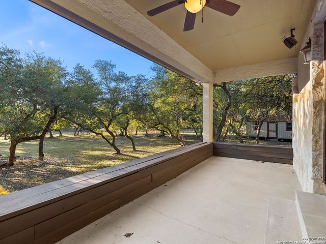 102 OAK VALLEY DR, Boerne, TX 78006