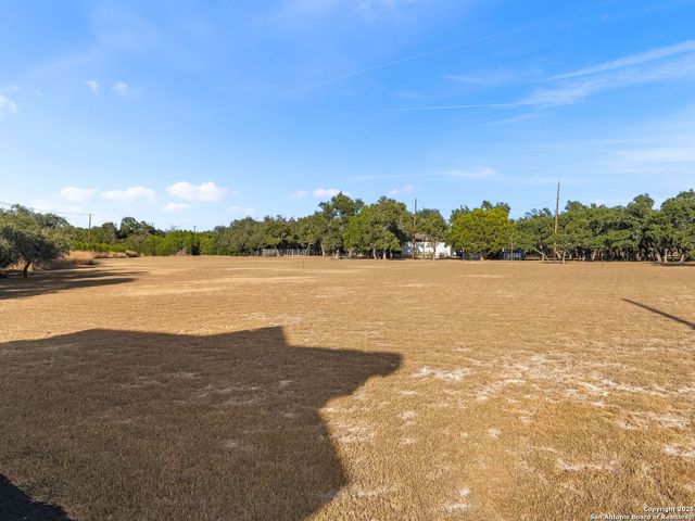 102 OAK VALLEY DR, Boerne, TX 78006