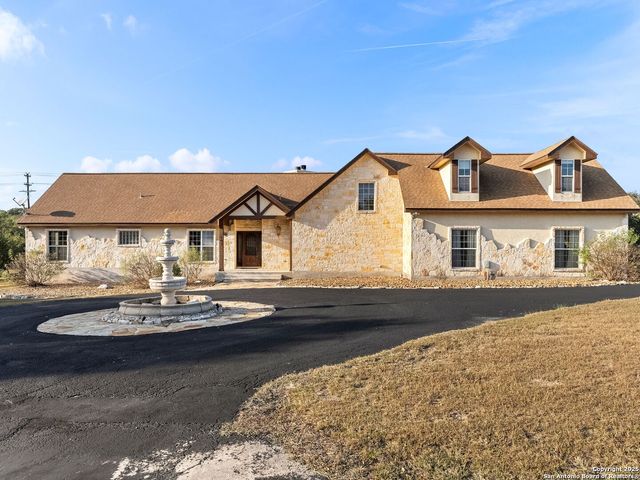 102 OAK VALLEY DR, Boerne, TX 78006