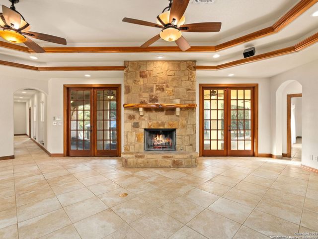102 OAK VALLEY DR, Boerne, TX 78006