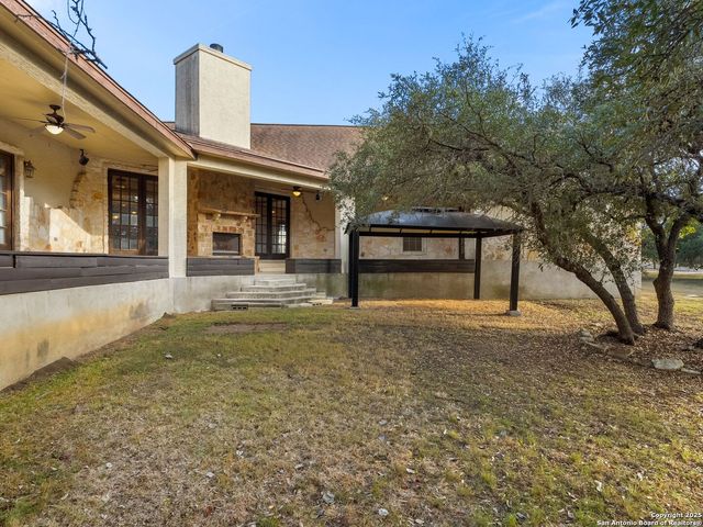 102 OAK VALLEY DR, Boerne, TX 78006