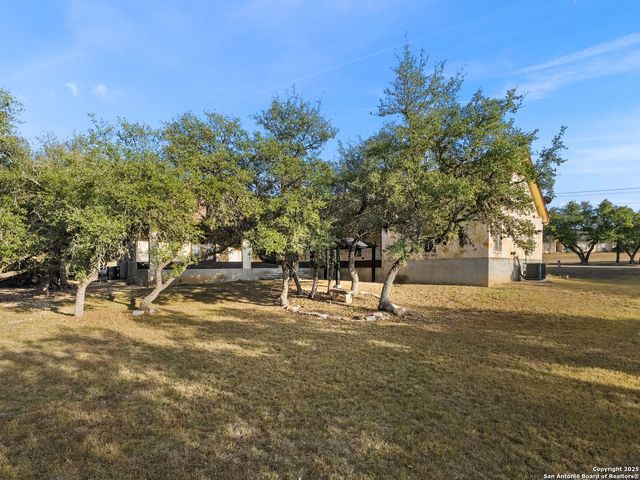 102 OAK VALLEY DR, Boerne, TX 78006