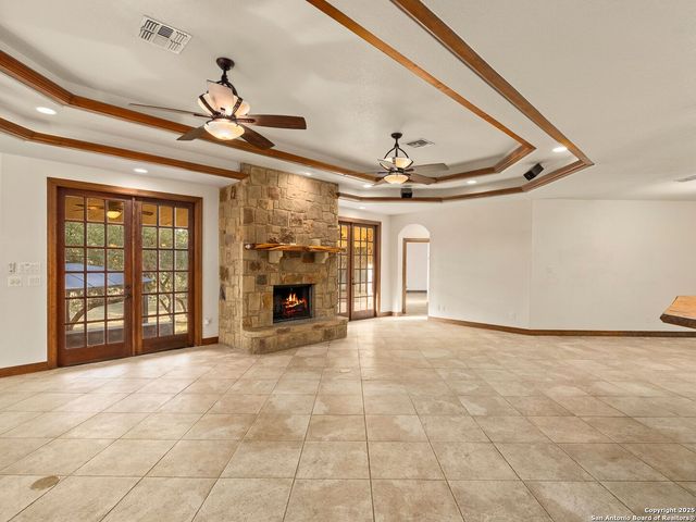 102 OAK VALLEY DR, Boerne, TX 78006