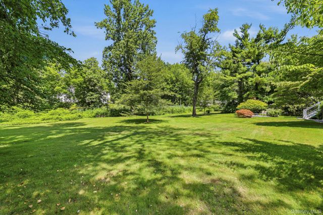 629 Scarborough Road, Briarcliff Manor, NY 10510