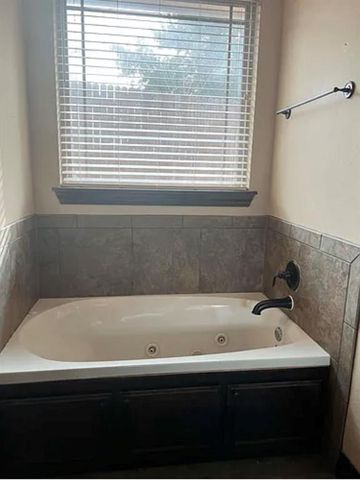 3712 Oakridge Circle, Edmond, OK 73034