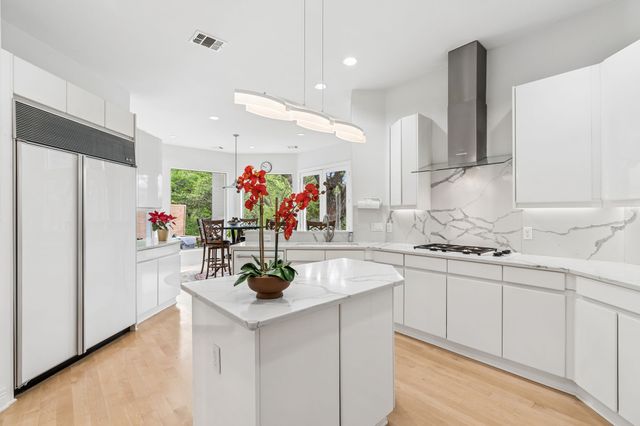 18736 Wainsborough Lane, Dallas, TX 75287