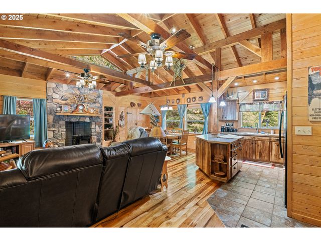 51256 SALMON GULCH Rd, Myrtle Point, OR 97458