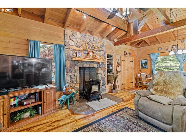 51256 SALMON GULCH Rd, Myrtle Point, OR 97458