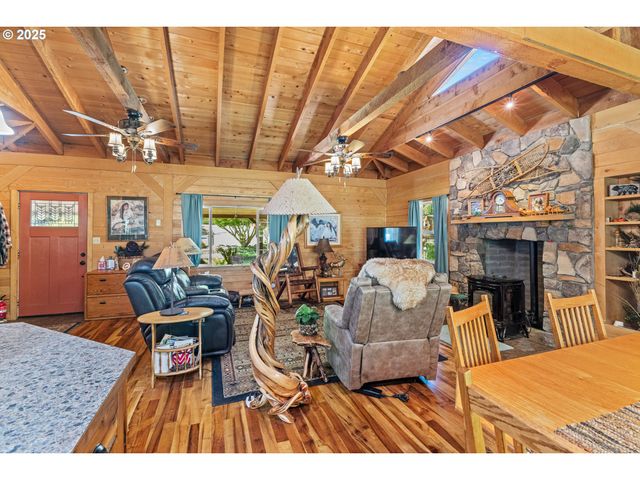 51256 SALMON GULCH Rd, Myrtle Point, OR 97458