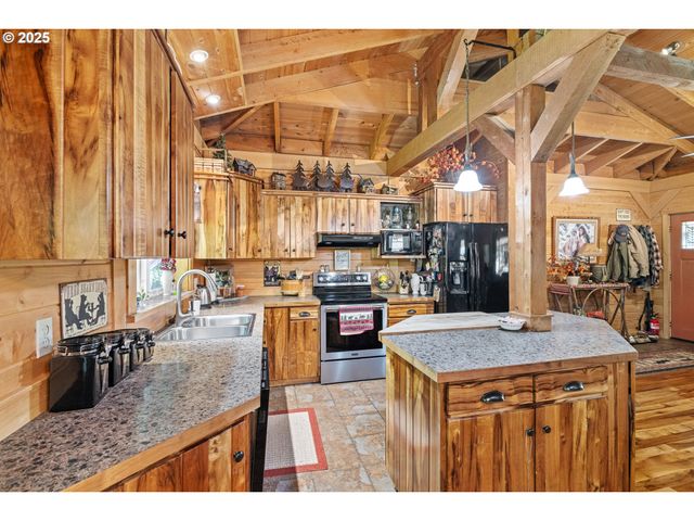 51256 SALMON GULCH Rd, Myrtle Point, OR 97458