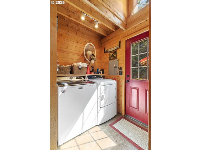 51256 SALMON GULCH Rd, Myrtle Point, OR 97458