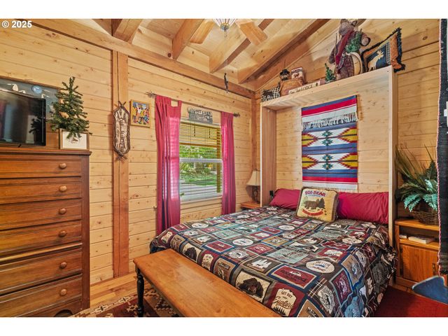 51256 SALMON GULCH Rd, Myrtle Point, OR 97458