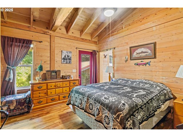 51256 SALMON GULCH Rd, Myrtle Point, OR 97458