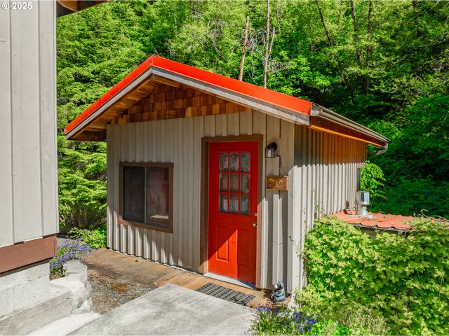 51256 SALMON GULCH Rd, Myrtle Point, OR 97458