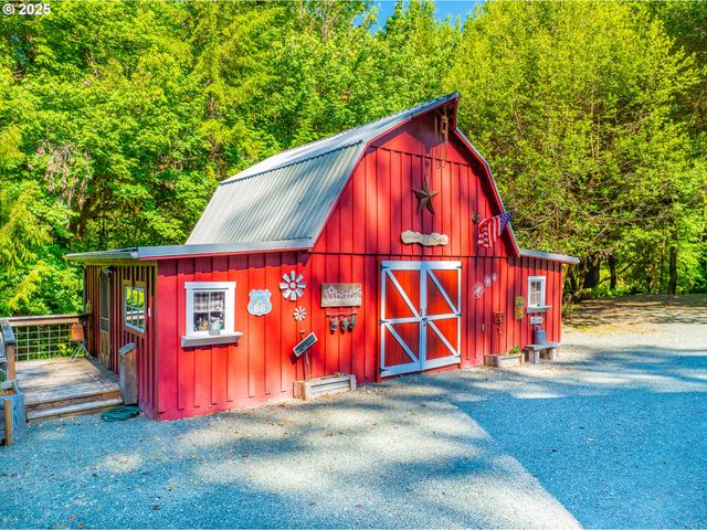 51256 SALMON GULCH Rd, Myrtle Point, OR 97458