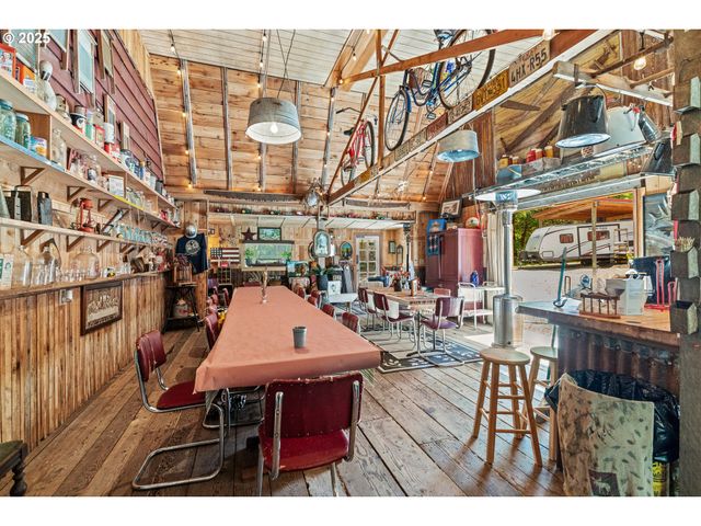 51256 SALMON GULCH Rd, Myrtle Point, OR 97458