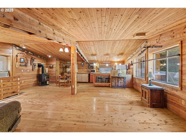 51256 SALMON GULCH Rd, Myrtle Point, OR 97458