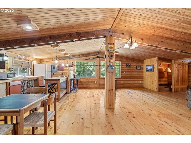 51256 SALMON GULCH Rd, Myrtle Point, OR 97458