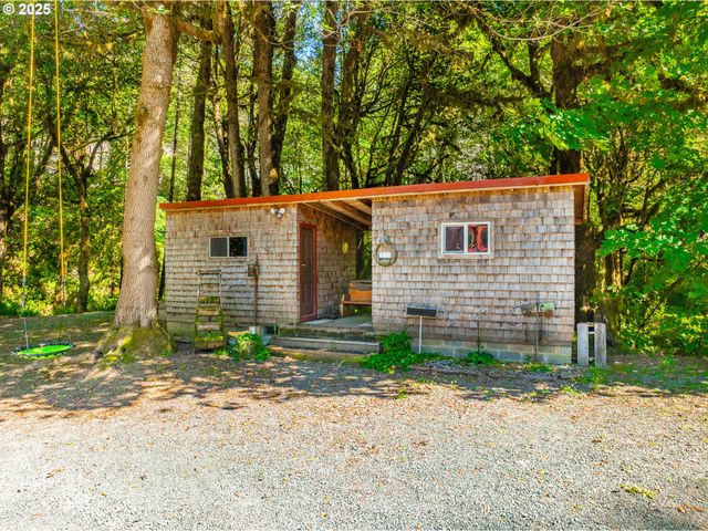 51256 SALMON GULCH Rd, Myrtle Point, OR 97458