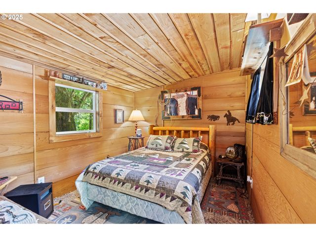 51256 SALMON GULCH Rd, Myrtle Point, OR 97458