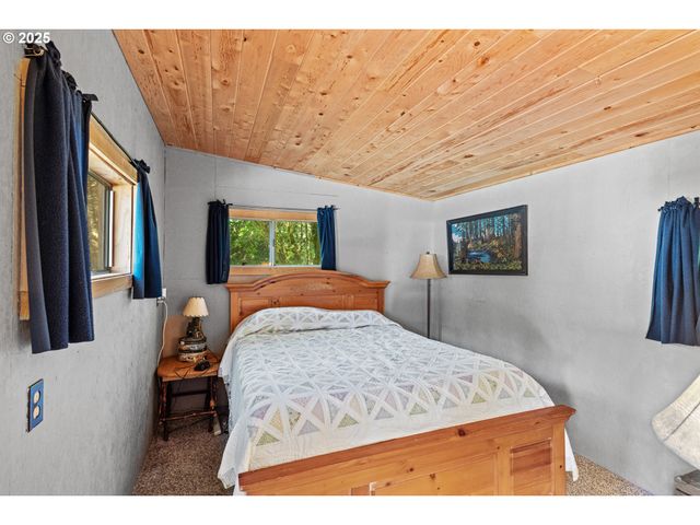 51256 SALMON GULCH Rd, Myrtle Point, OR 97458