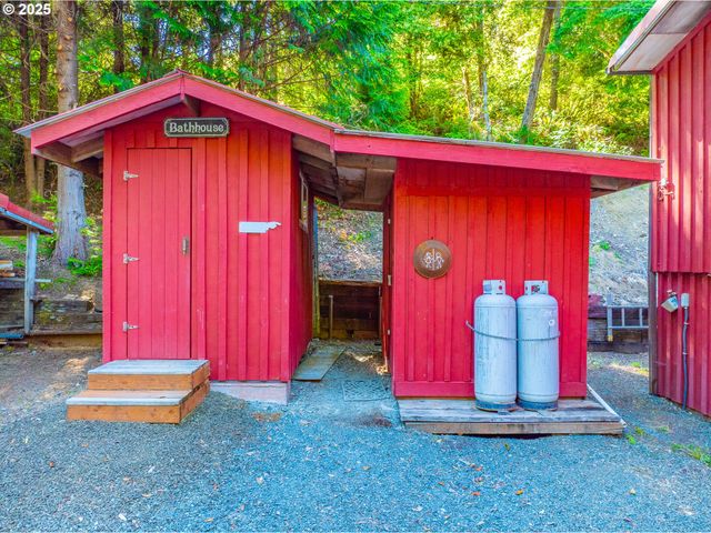 51256 SALMON GULCH Rd, Myrtle Point, OR 97458