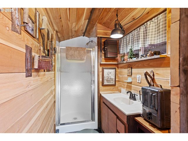 51256 SALMON GULCH Rd, Myrtle Point, OR 97458