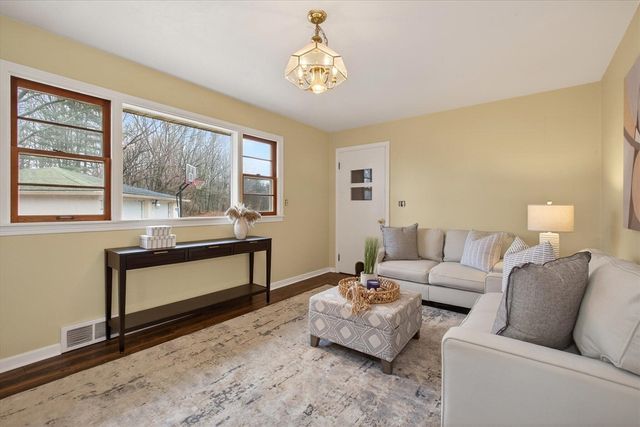 2700 Niles Road, Saint Joseph, MI 49085