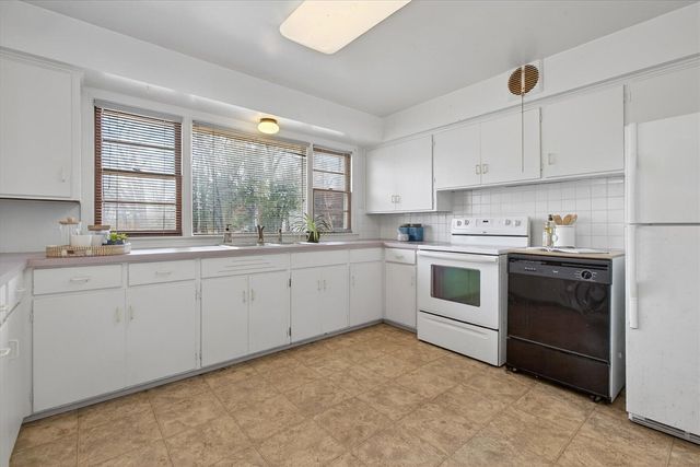 2700 Niles Road, Saint Joseph, MI 49085