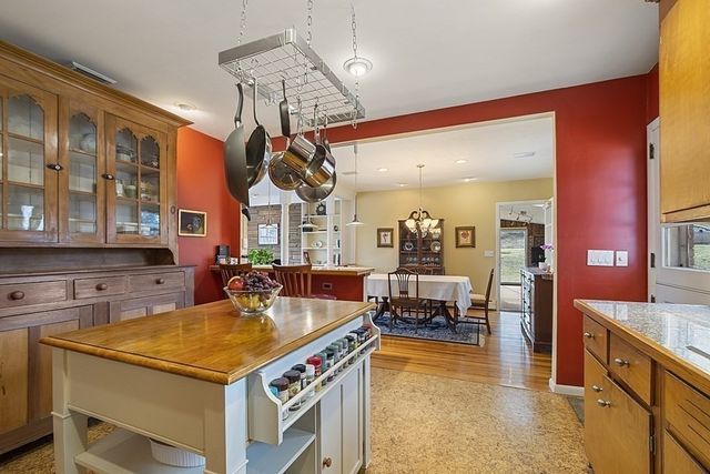 71 Bemis Rd, Holyoke, MA 01040