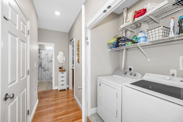 8 Crown Point Circle, Merrimack, NH 03054